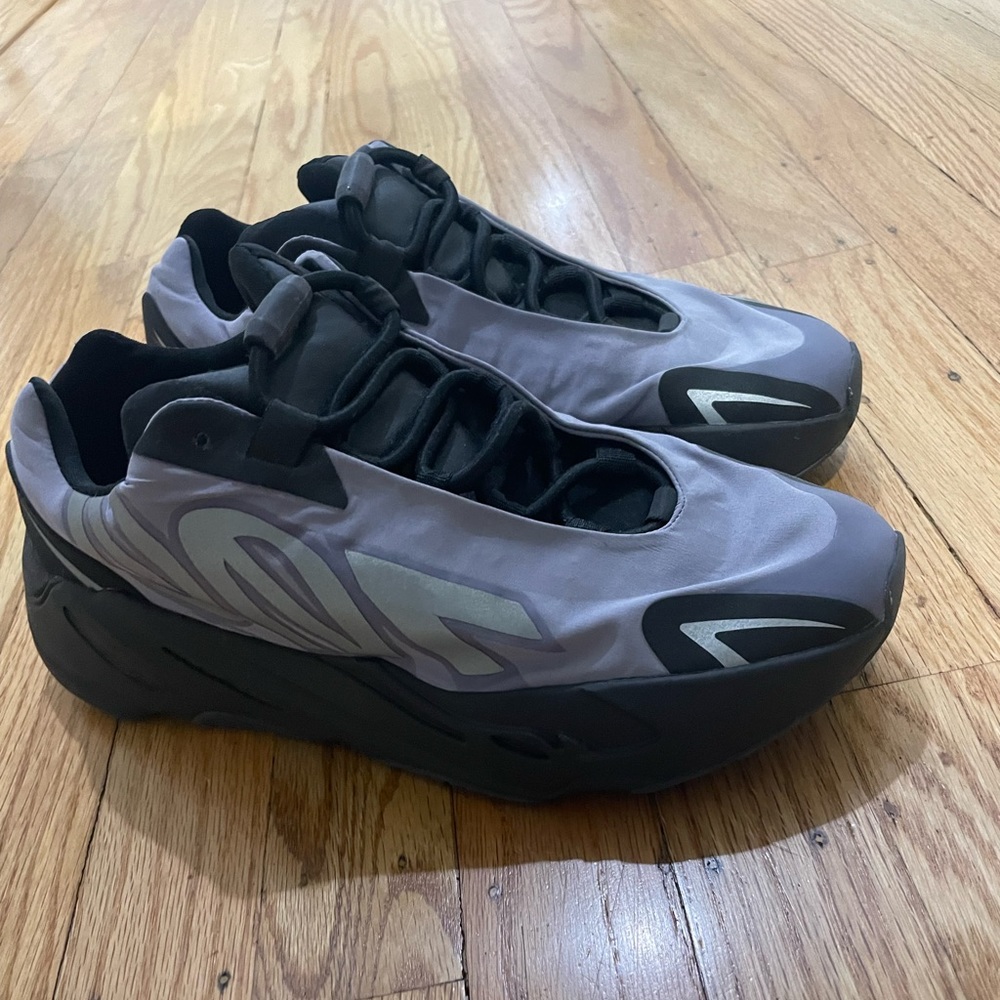 Yeezy sneakers 6.5